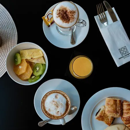 Plaza 3* Εστεπόνα