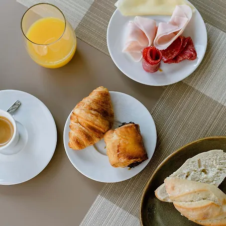 Plaza 3* Εστεπόνα