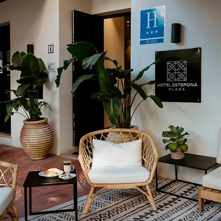 Plaza Ξενοδοχείο Εστεπόνα