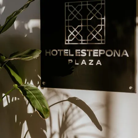Ξενοδοχείο Plaza Εστεπόνα