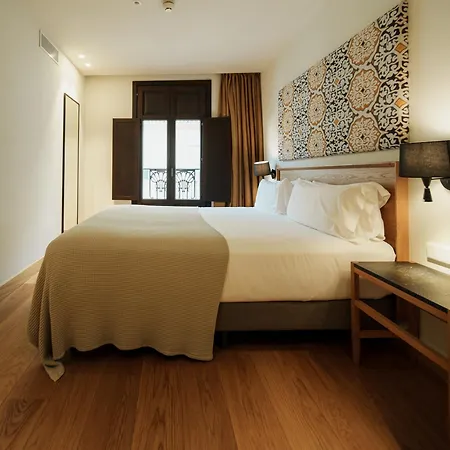 Plaza 3* Εστεπόνα