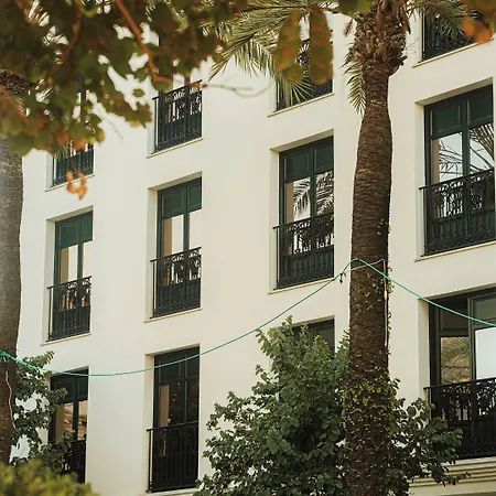 Plaza 3* Εστεπόνα