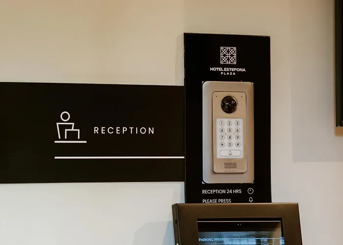 Plaza Ξενοδοχείο 3*