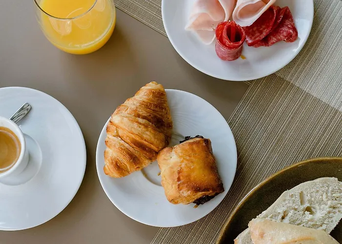 Plaza 3* Εστεπόνα