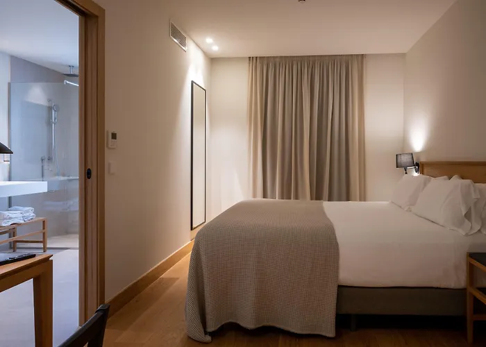 Plaza 3* Εστεπόνα